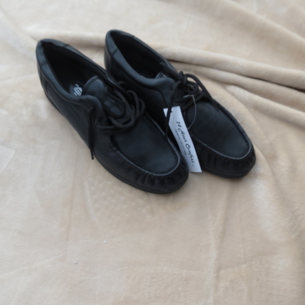 24 Hour Comfort Shoes Womens 9.5 Black Leather Wide Width Lace Up Moc Toe